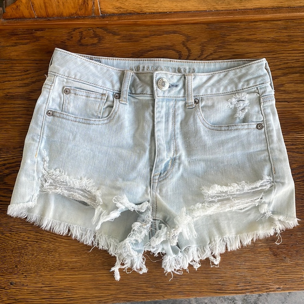 Super cute light wash American Eagle jean shorts